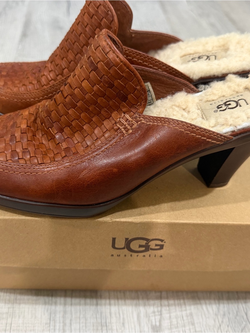 UGG Women's Chestnut Brown Woven Leather clog Mule 2007 vintage Ugg clog
